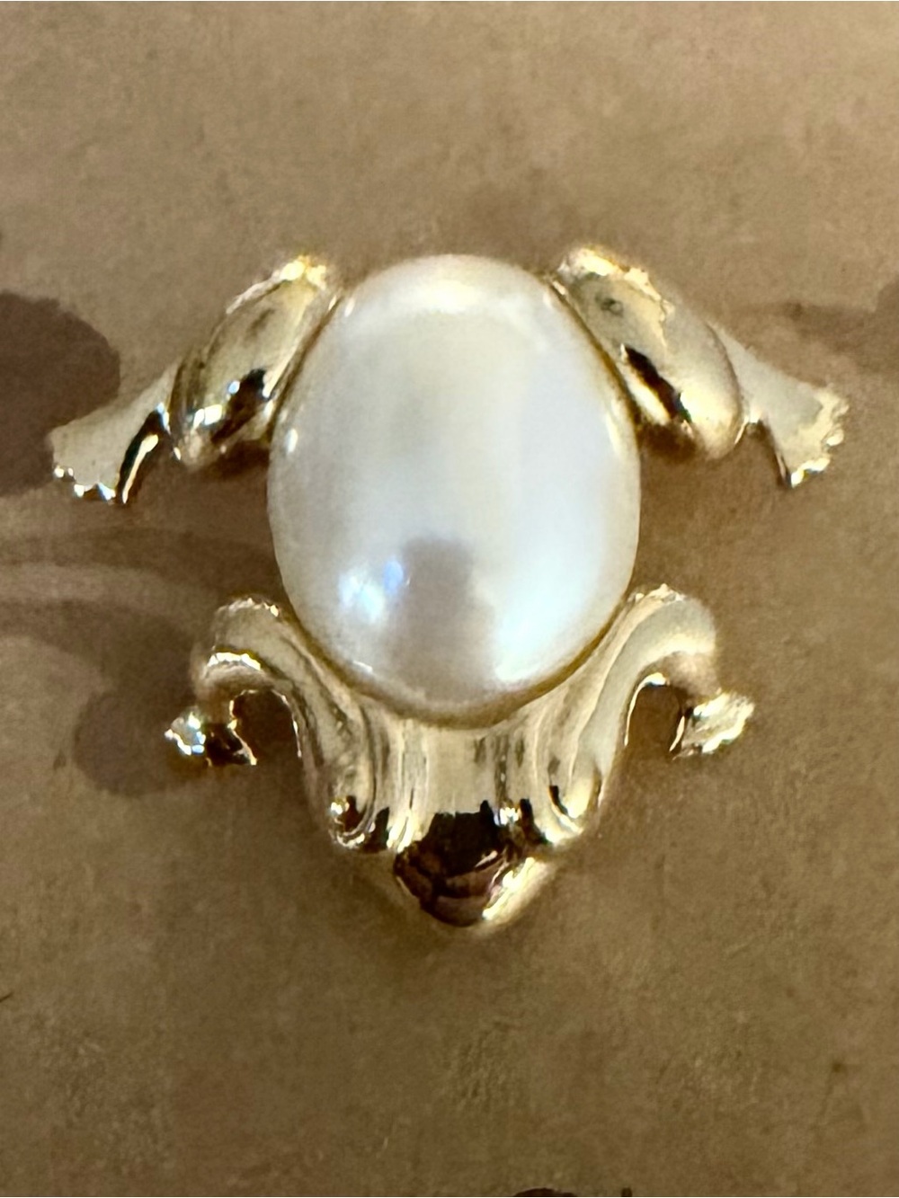 1.5” Signed Marvella Vintage Lucky Frog Brooch Pin Gold Tone Faux Pearl